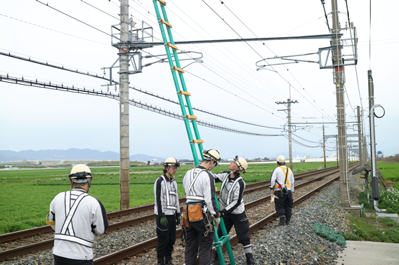 電車線検査風景