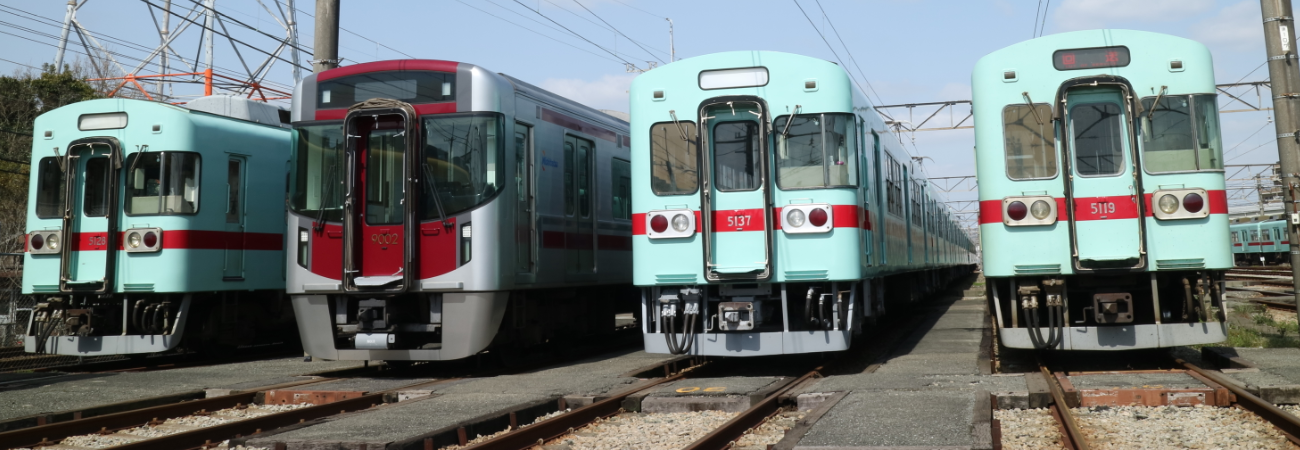 車両基地内に並ぶ5000形と9000形車両